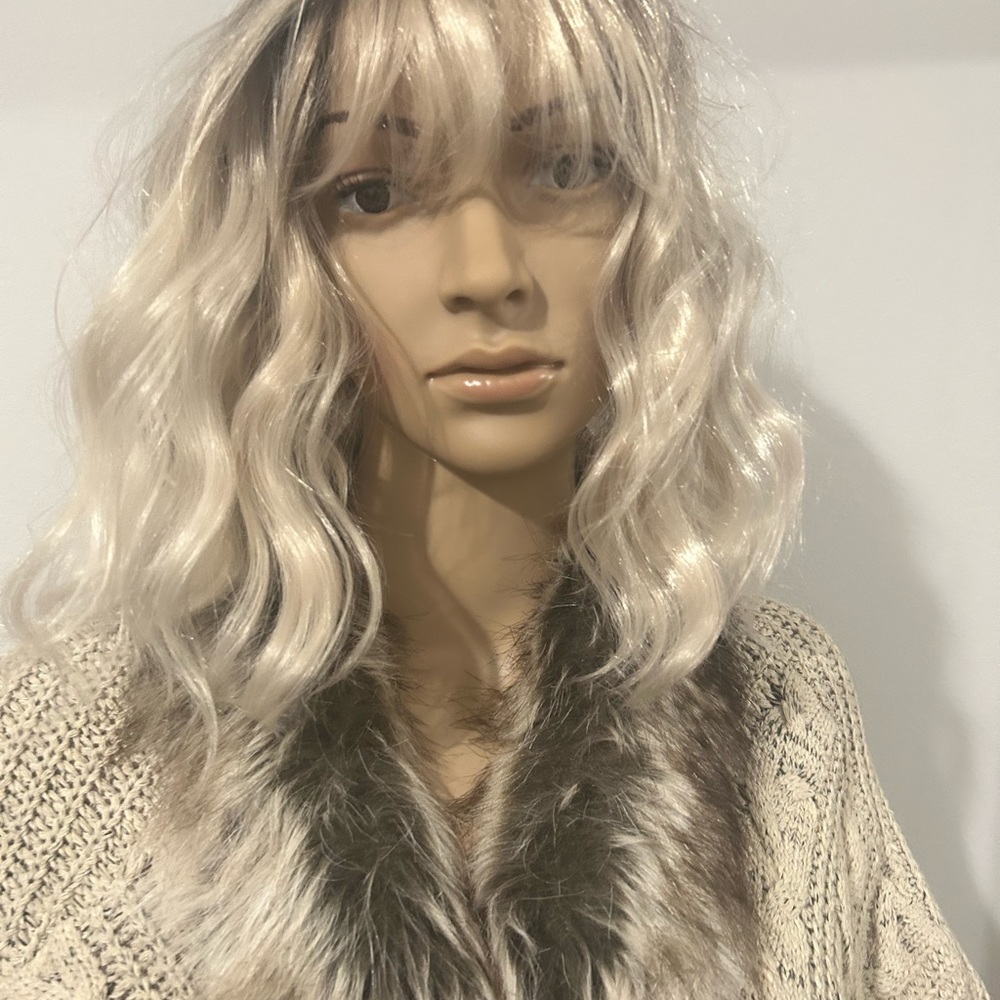 Beautiful curly ombré wig 14”